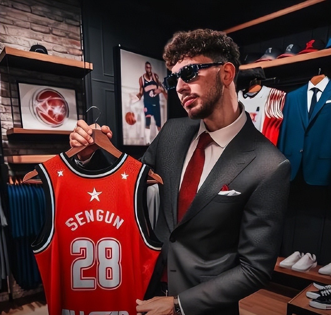 赛后体能课后；休斯敦火箭战术微调备战中超；底气十足；更衣室氛围转暖 -多宝官方网站